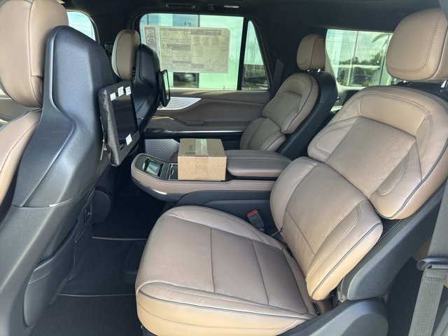 New 2025 Lincoln Navigator L Black Label image 16