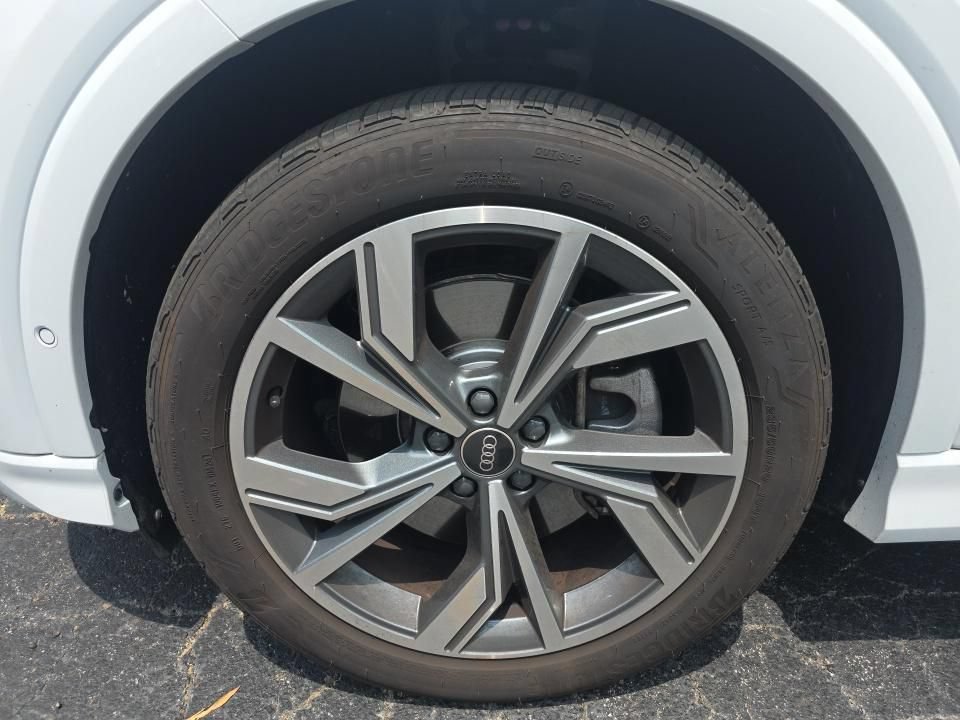 Used 2024 Audi Q4 e-tron Premium Plus w/ Premium Plus AWD/4WD image 9