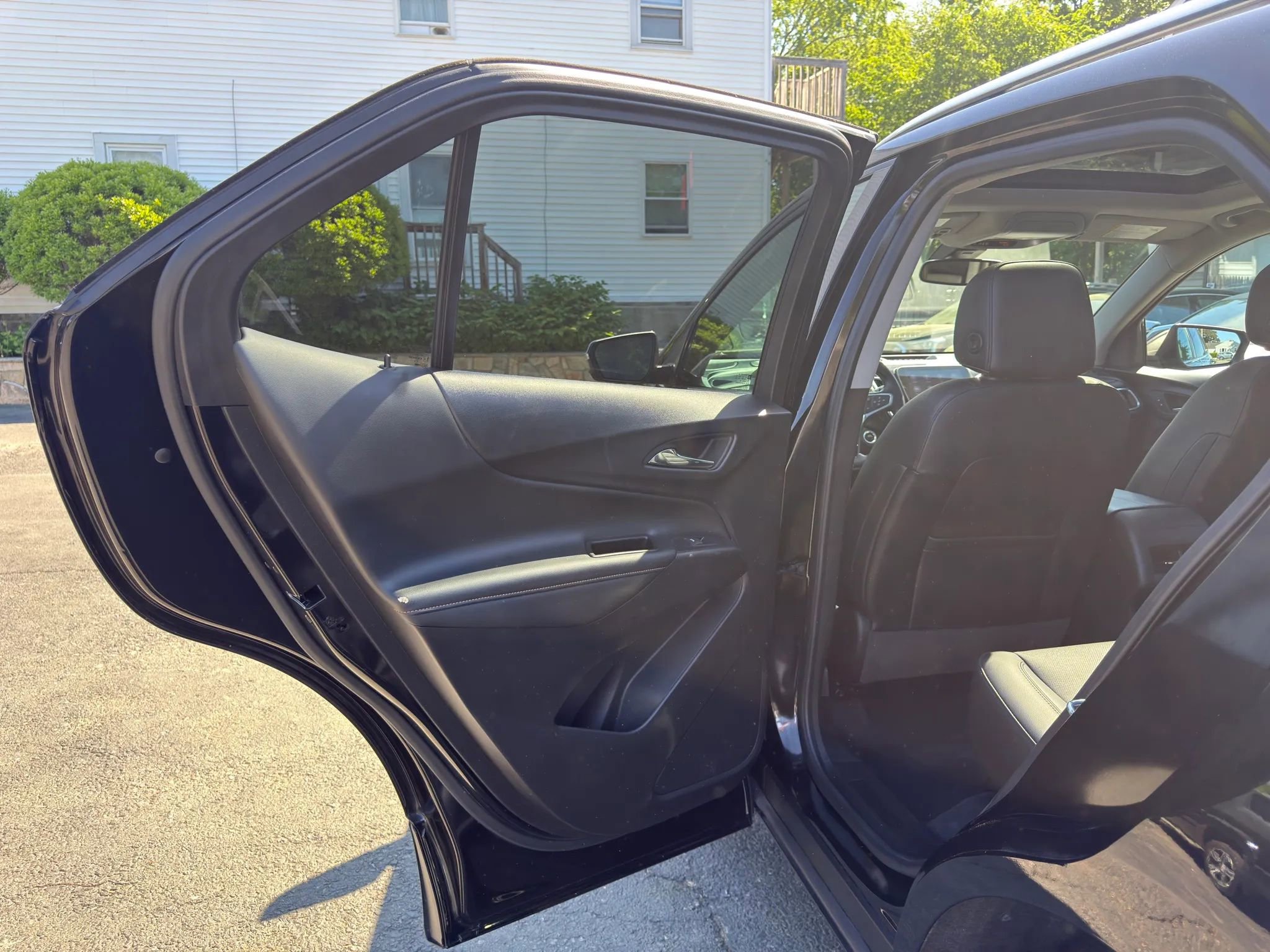 Used 2020 Chevrolet Equinox Premier AWD/4WD image 16