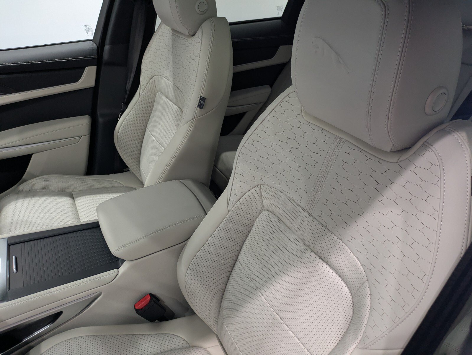 New 2026 Jaguar F-PACE R-Dynamic S AWD/4WD image 8