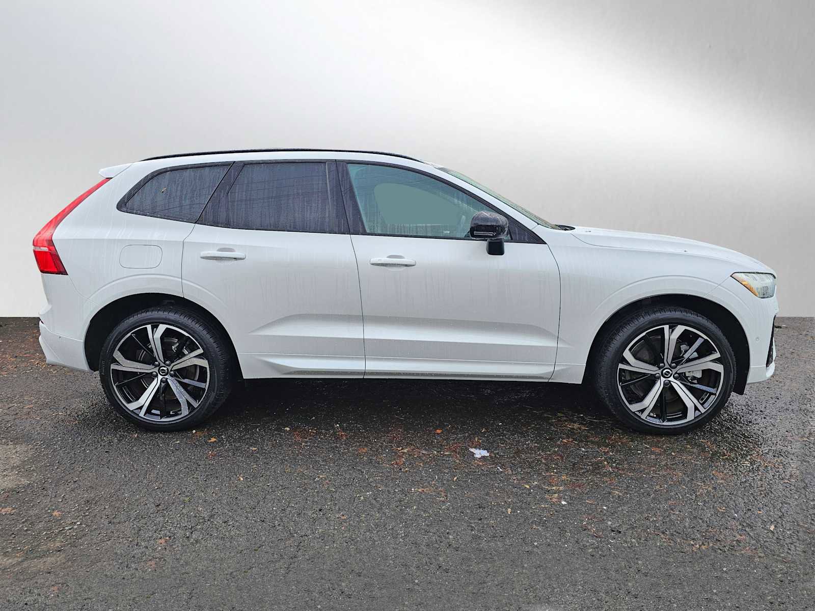 Used 2025 Volvo XC60 T8 Ultra w/ Protection Package Premier image 2