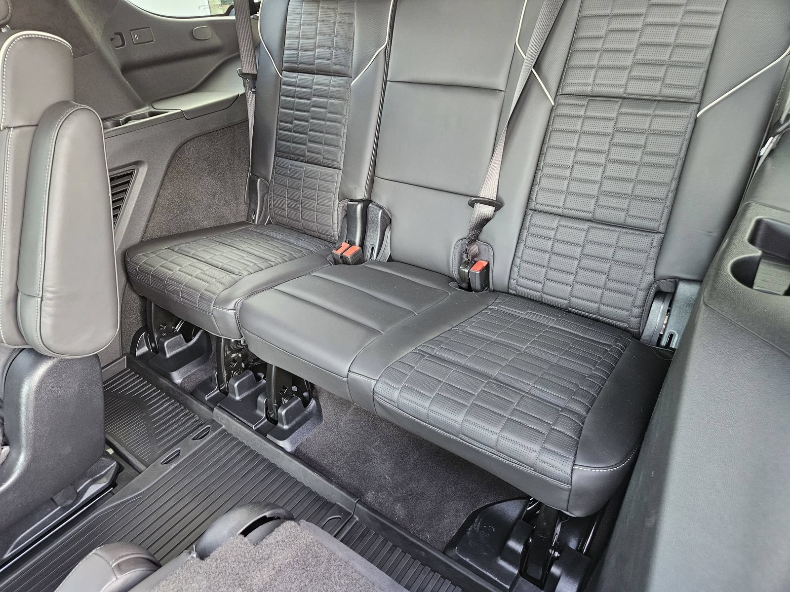 Certified 2025 Cadillac Escalade Sport Platinum w/ LPO, Floor Liner Package AWD/4WD image 32