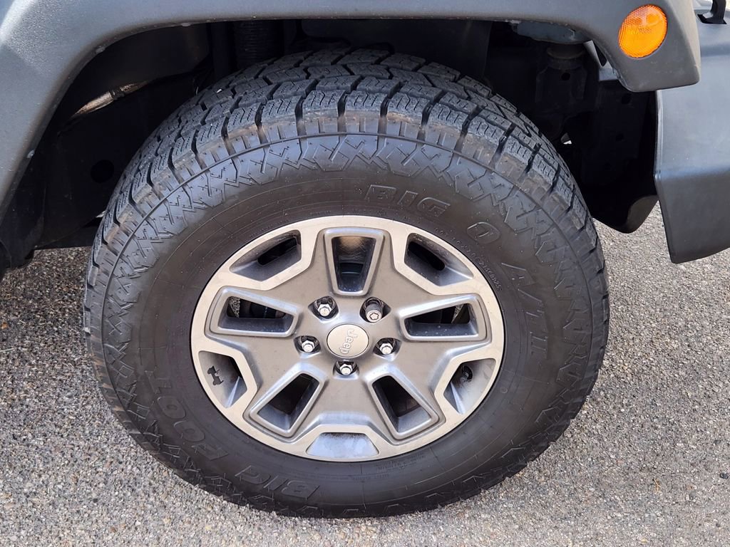 Used 2014 Jeep Wrangler Unlimited Rubicon w/ Connectivity Group image 13