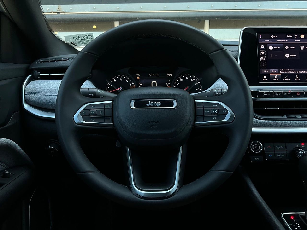 Used 2025 Jeep Compass Latitude image 33