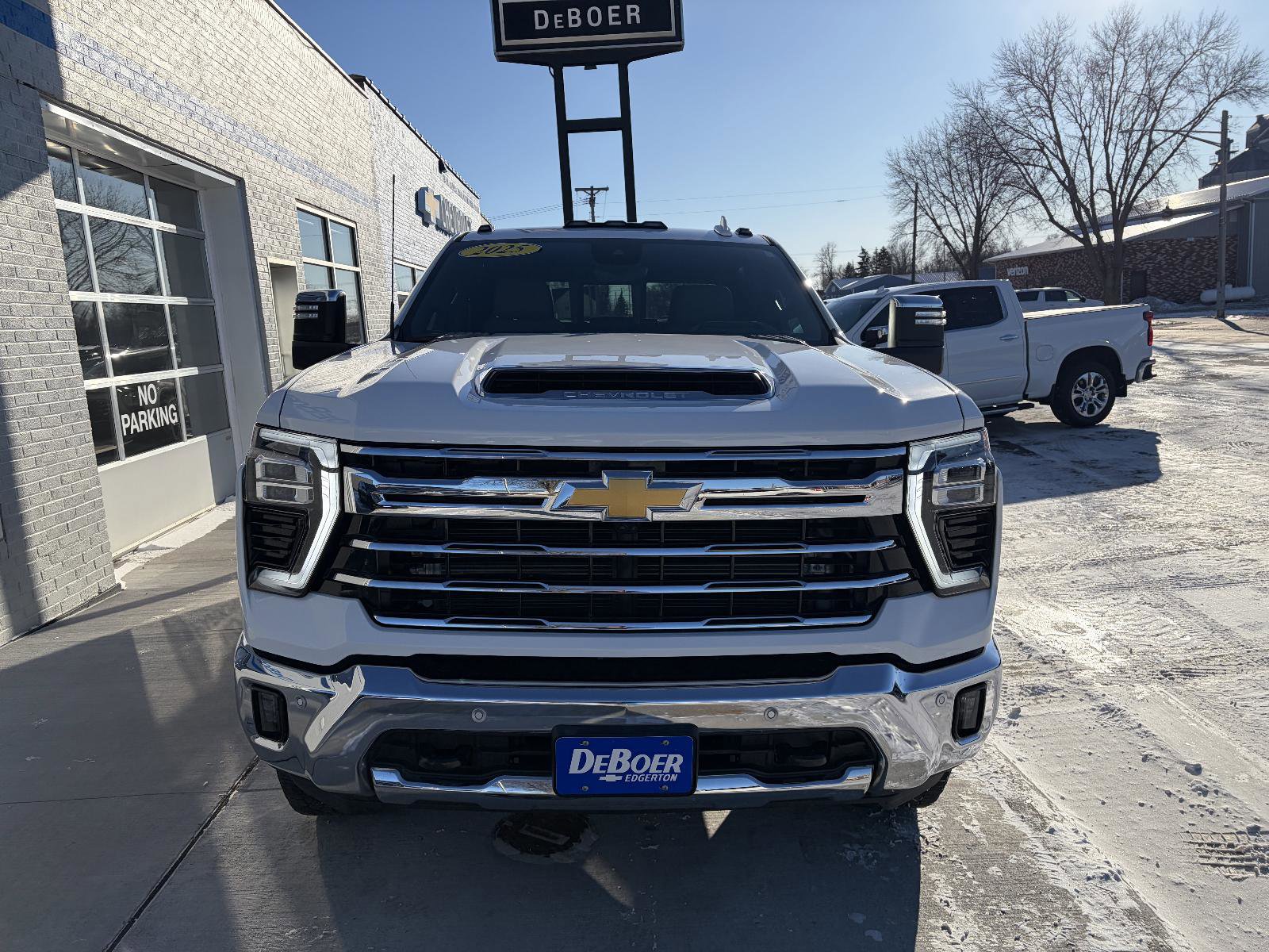 Used 2025 Chevrolet Silverado 2500 LTZ w/ LTZ Premium Package AWD/4WD image 7