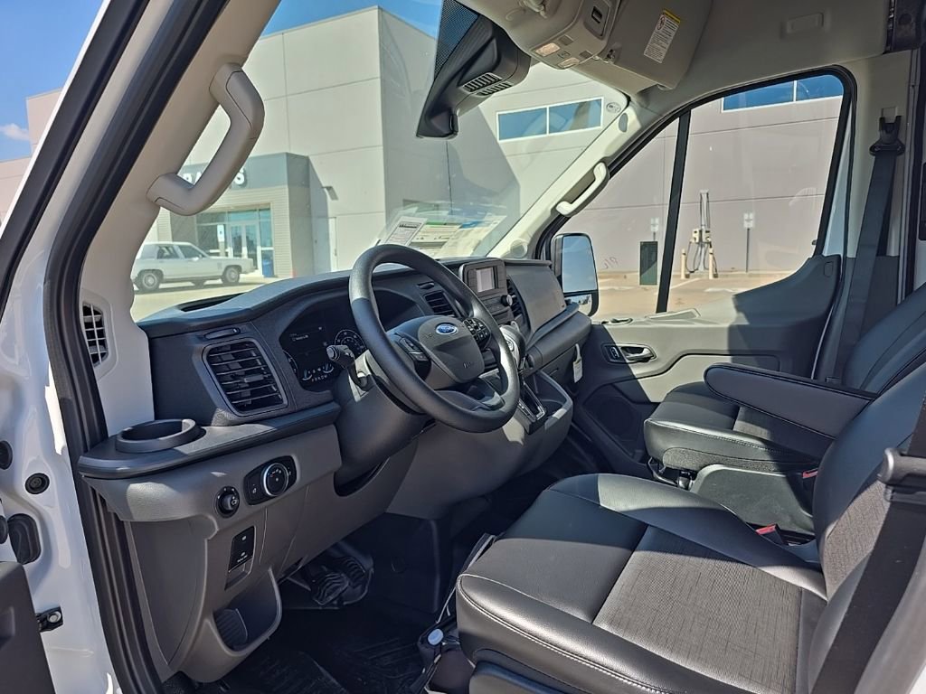New 2025 Ford Transit 250 148 Medium Roof RWD image 4