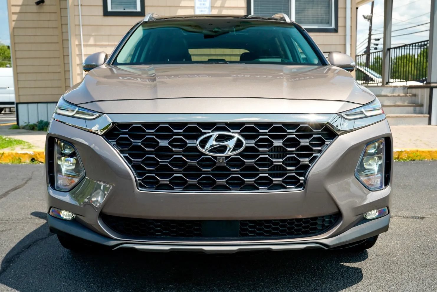 Used 2020 Hyundai Santa Fe Limited AWD/4WD image 2