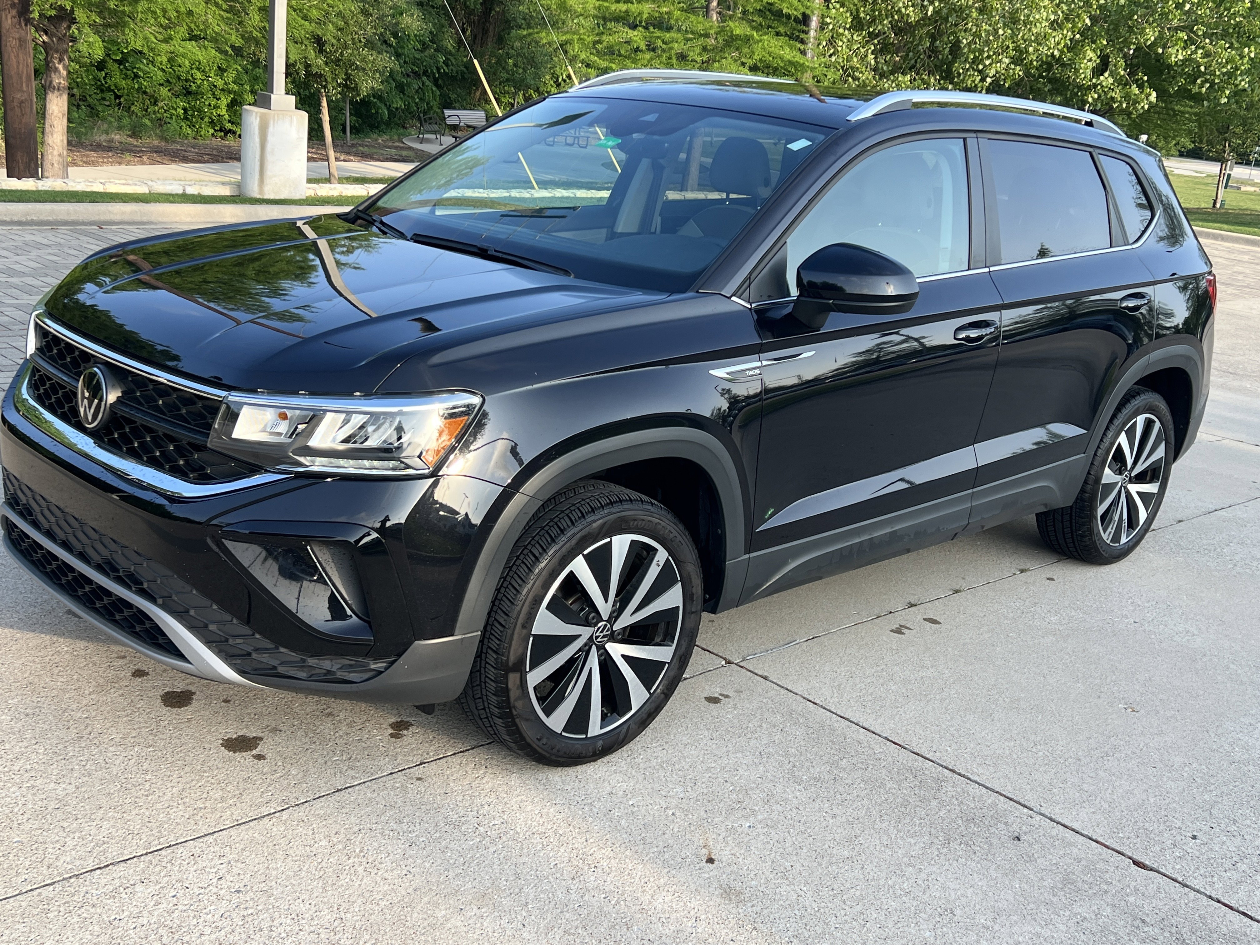 Certified 2024 Volkswagen Taos SE w/ Panoramic Sunroof Package FWD image 5