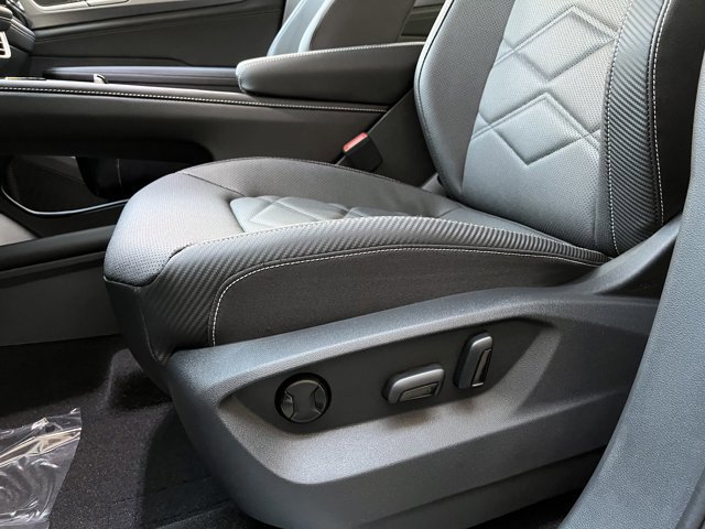 New 2026 Volkswagen Atlas Cross Sport SE image 24