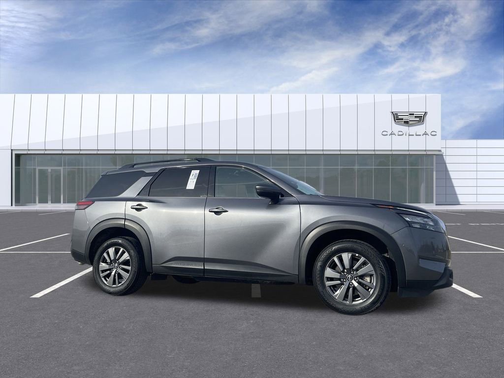 Used 2025 Nissan Pathfinder SV image 1