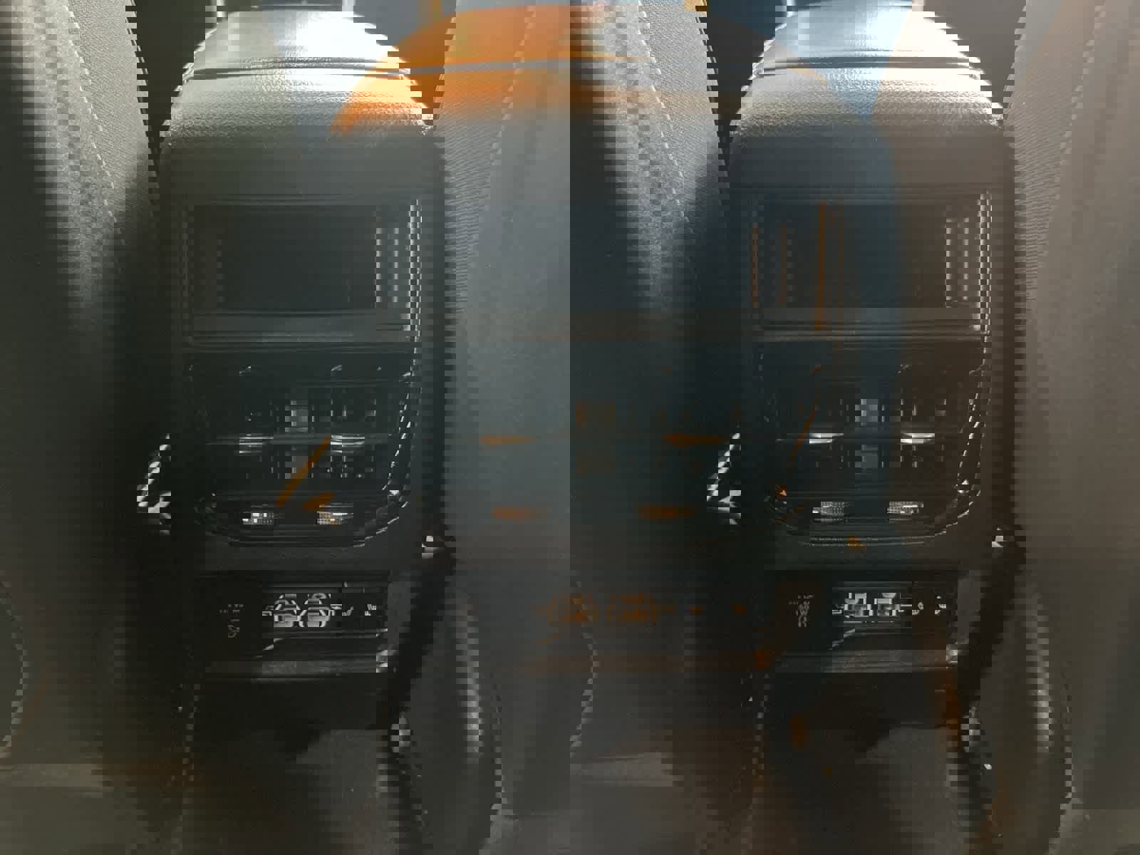 Used 2023 Jeep Grand Cherokee Limited w/ Luxury Tech Group II image 25