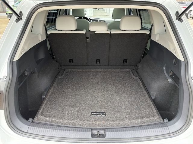 Used 2019 Volkswagen Tiguan SE w/ Panoramic Sunroof Package image 25