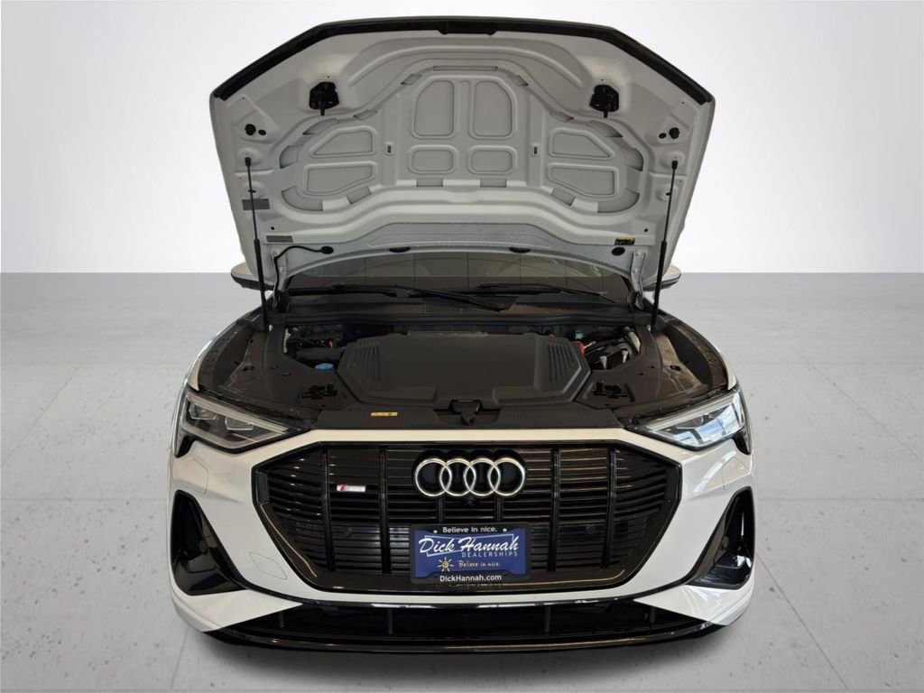 Used 2021 Audi e-tron Premium Plus w/ Premium Plus Package AWD/4WD image 4