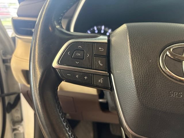 Used 2020 Toyota Highlander XLE FWD image 32