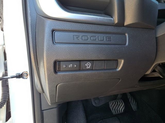 Used 2023 Nissan Rogue S image 14