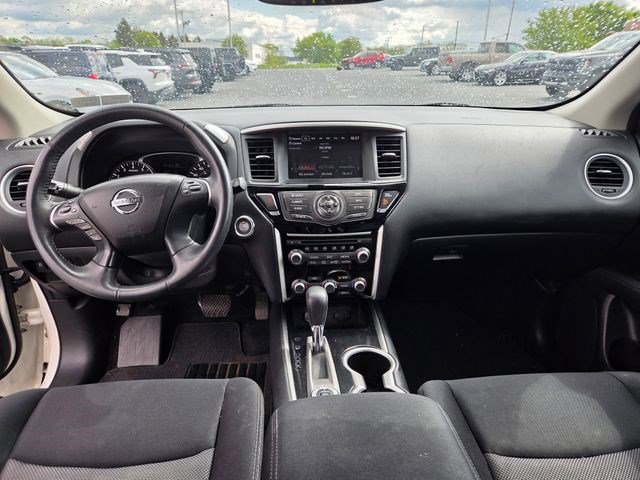 Used 2017 Nissan Pathfinder SV image 5
