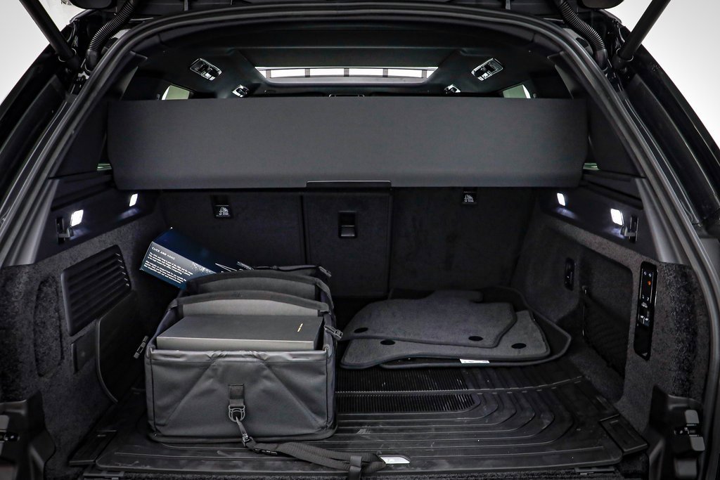 New 2025 Land Rover Range Rover SE image 19