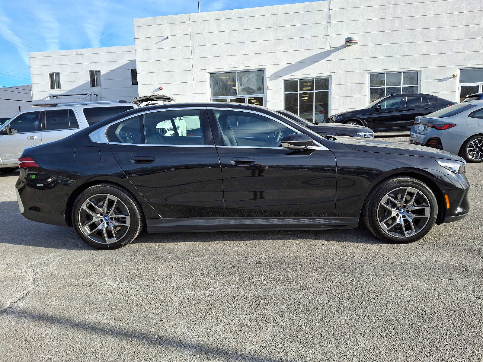 Used 2024 BMW i5 eDrive40i w/ Premium Package image 8