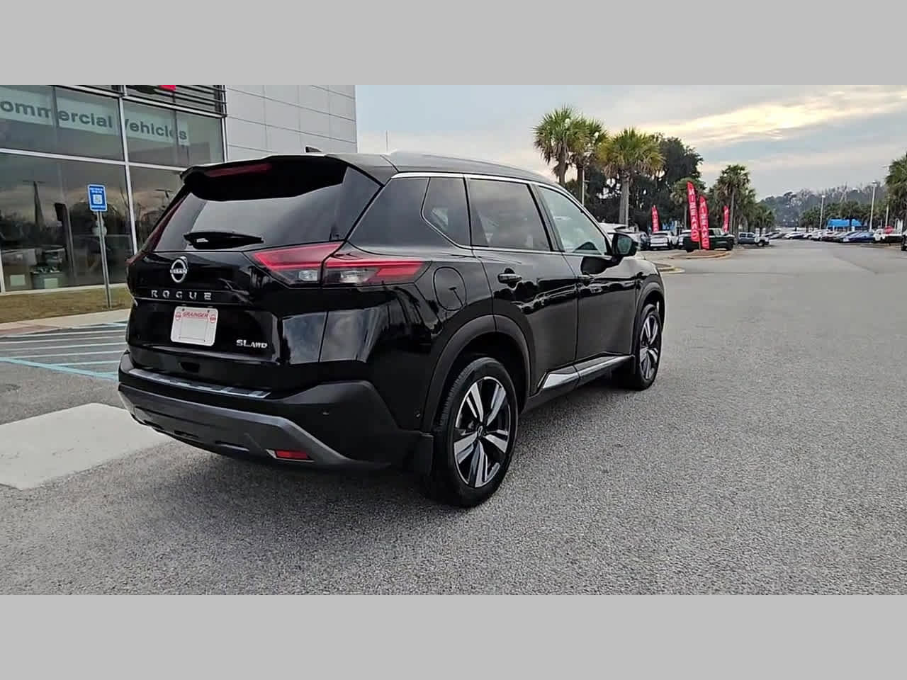 Used 2023 Nissan Rogue SL w/ SL Premium Package image 32