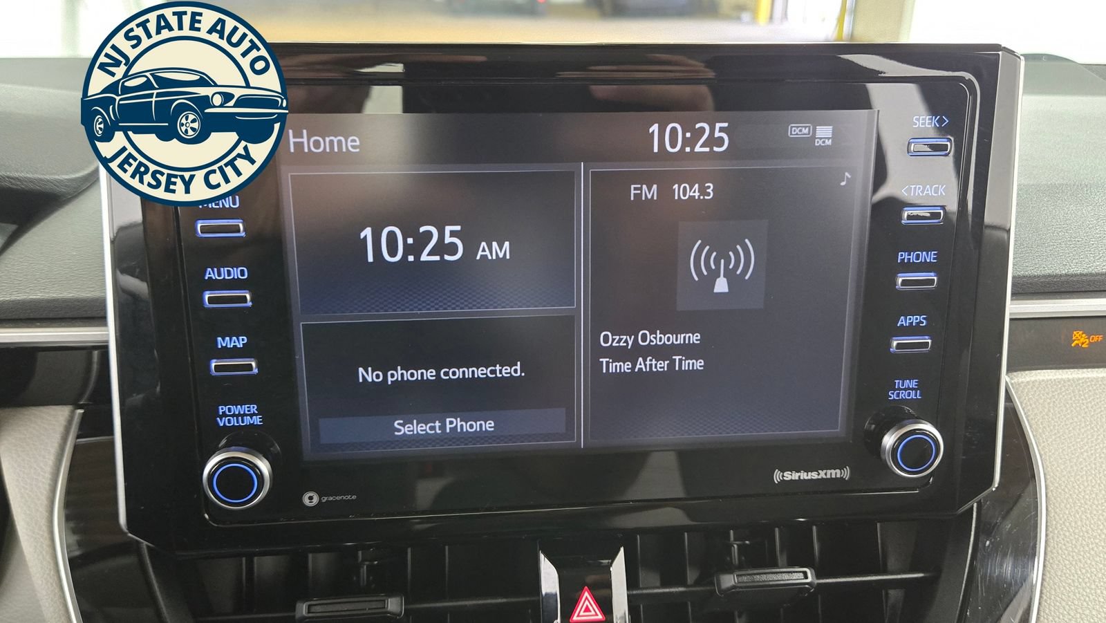 Used 2021 Toyota Corolla LE w/ LE Convenience Package FWD image 14