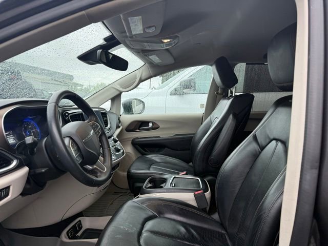 Used 2017 Chrysler Pacifica Touring-L Plus w/ Advanced Safetytec Group FWD image 5