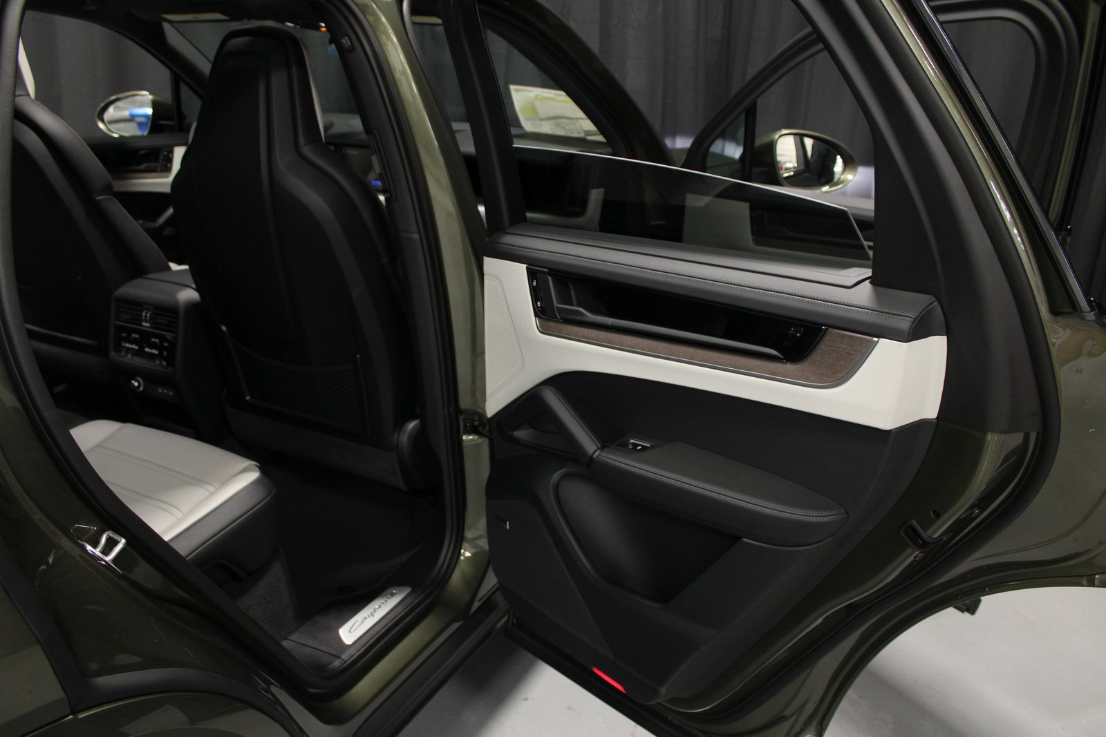 New 2026 Porsche Cayenne E-Hybrid image 28