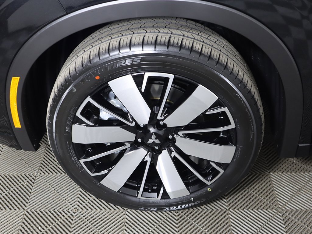 New 2025 Mitsubishi Outlander AWD image 25