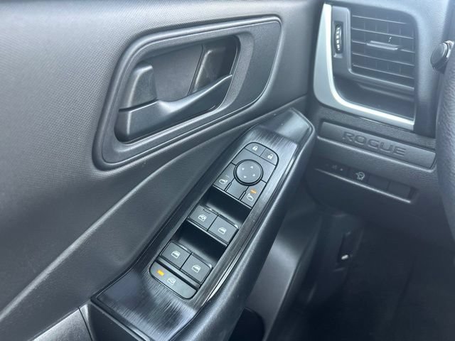 Used 2024 Nissan Rogue S AWD/4WD image 33