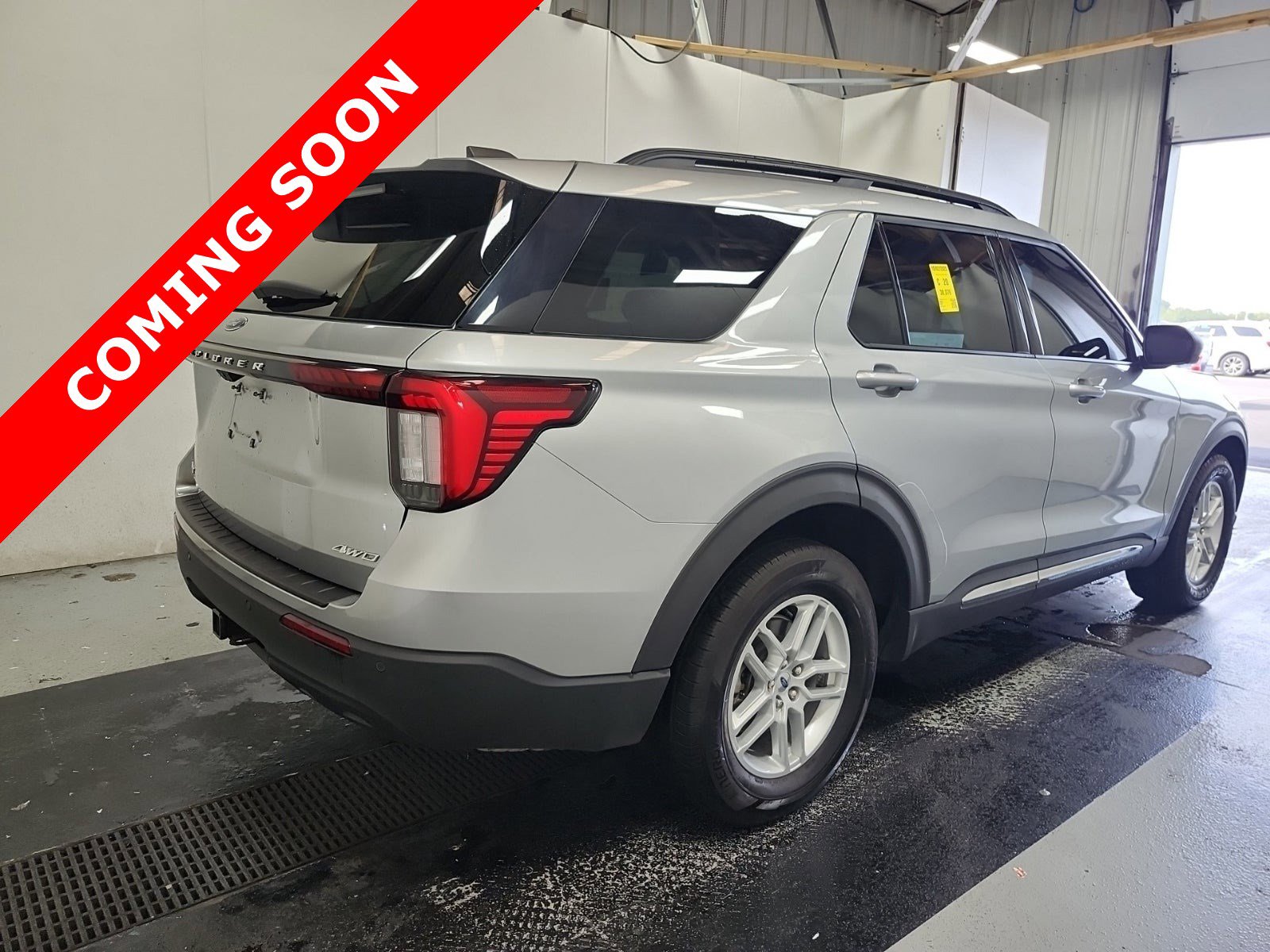 Used 2025 Ford Explorer Active image 5