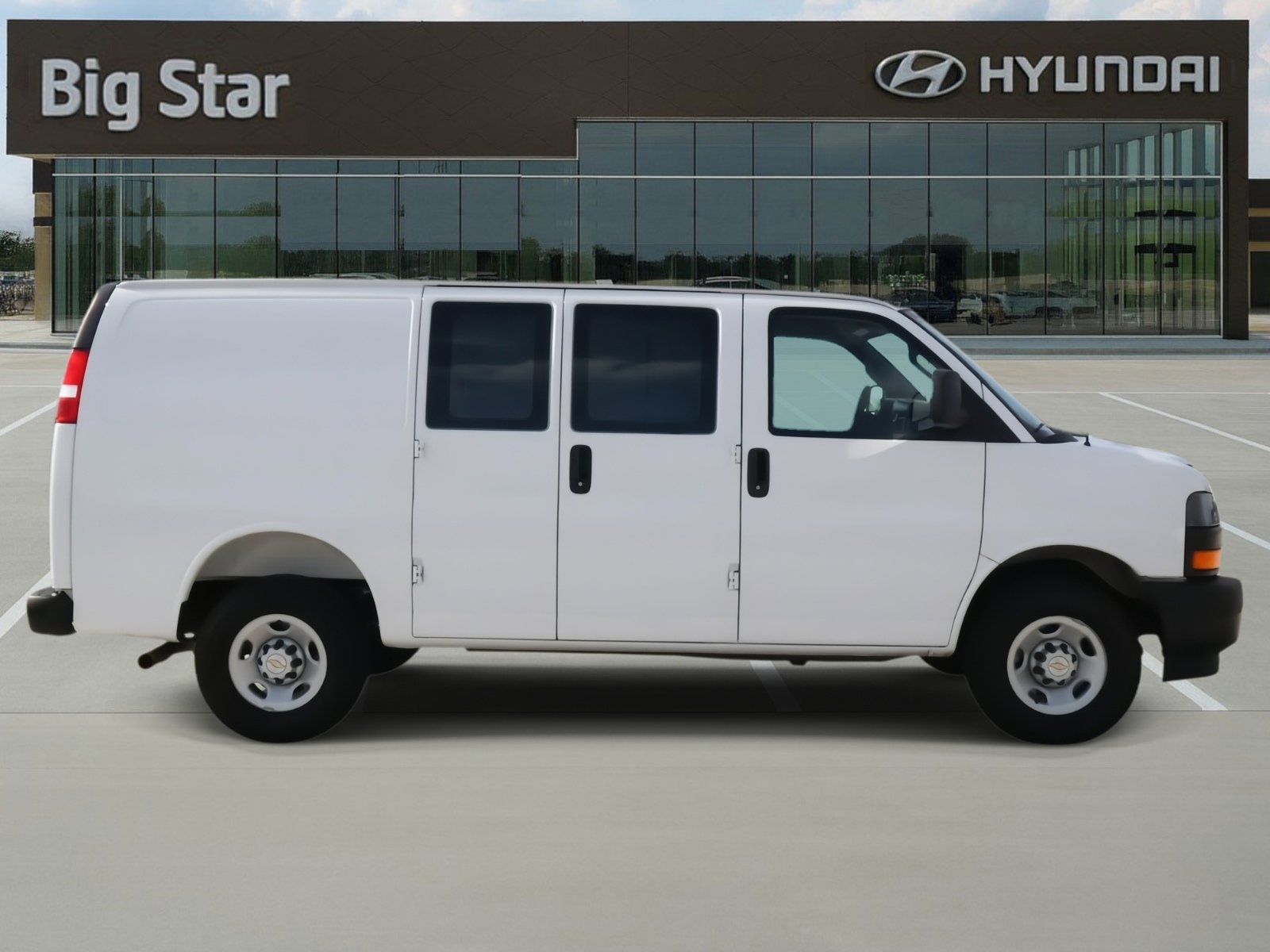 Used 2025 Chevrolet Express 2500 w/ Driver Convenience Package image 5