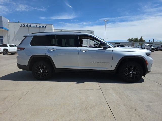 Used 2023 Jeep Grand Cherokee L Limited AWD/4WD image 4