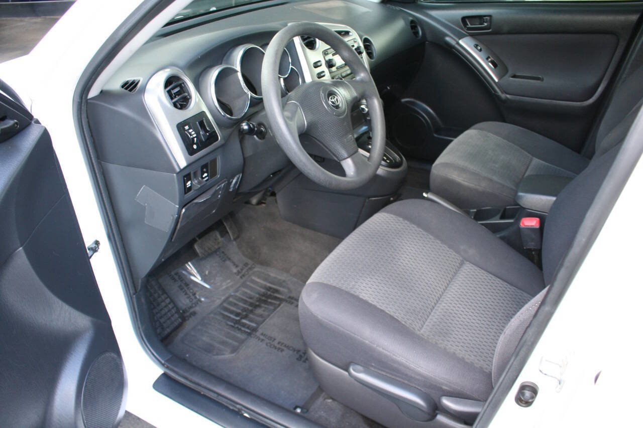 Used 2005 Toyota Matrix FWD image 12