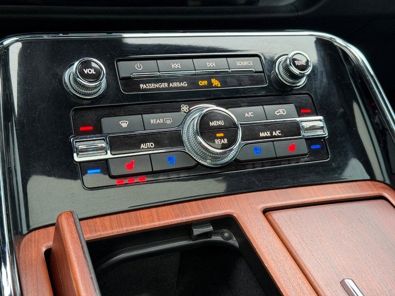 Used 2020 Lincoln Navigator L Reserve w/ Luxury Package AWD/4WD image 27