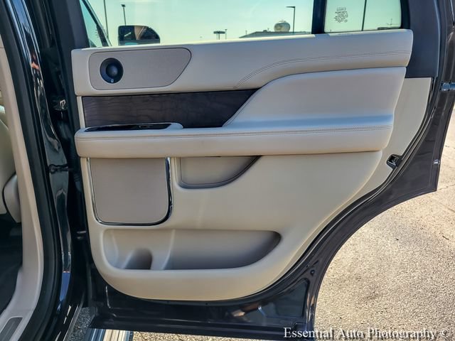 Used 2019 Lincoln Navigator Select AWD/4WD image 32