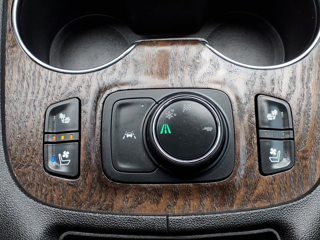 Used 2021 GMC Acadia Denali w/ Denali Technology Package FWD image 21
