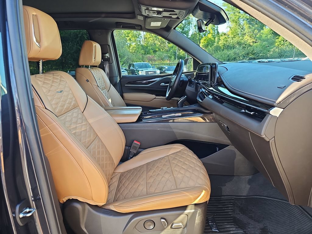 Used 2022 Cadillac Escalade Premium Luxury AWD/4WD image 11