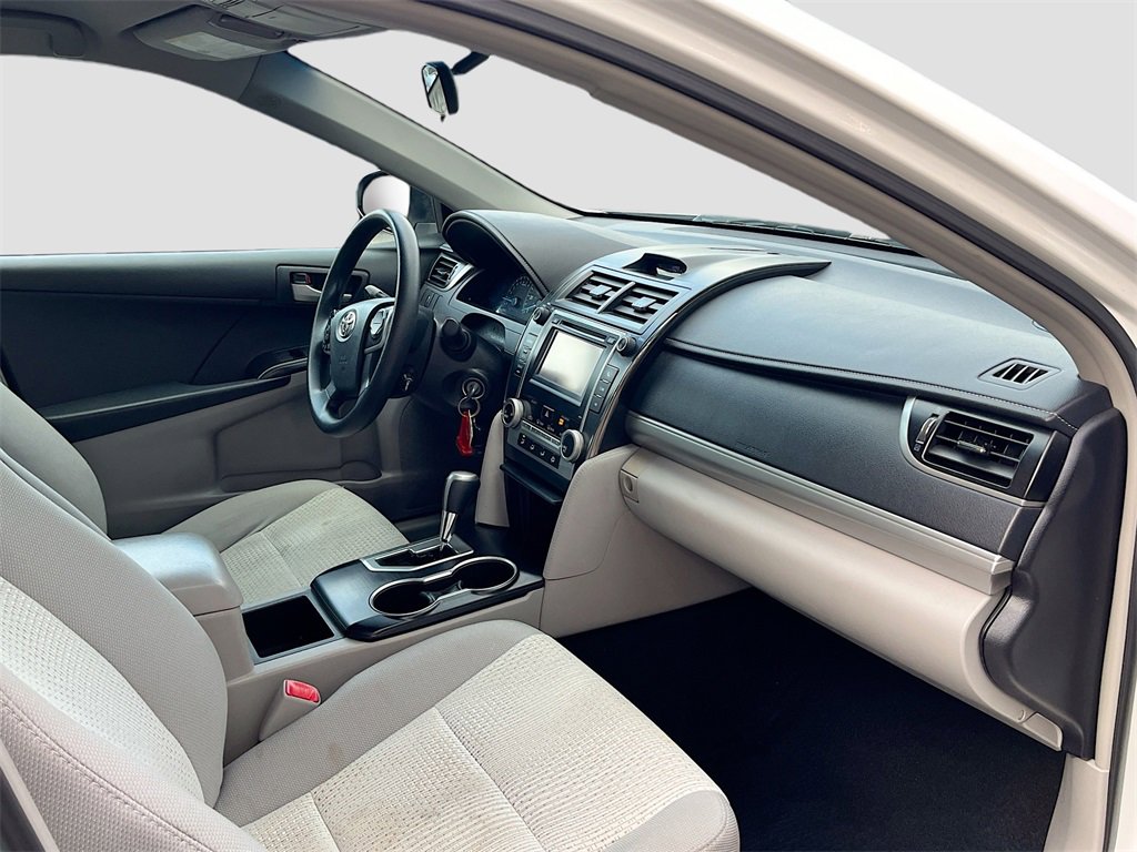 Used 2013 Toyota Camry L image 29