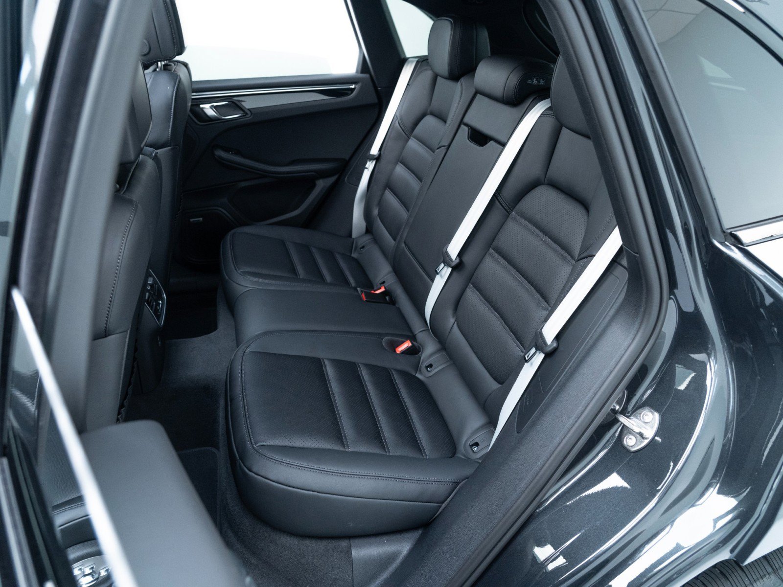 New 2026 Porsche Macan image 30