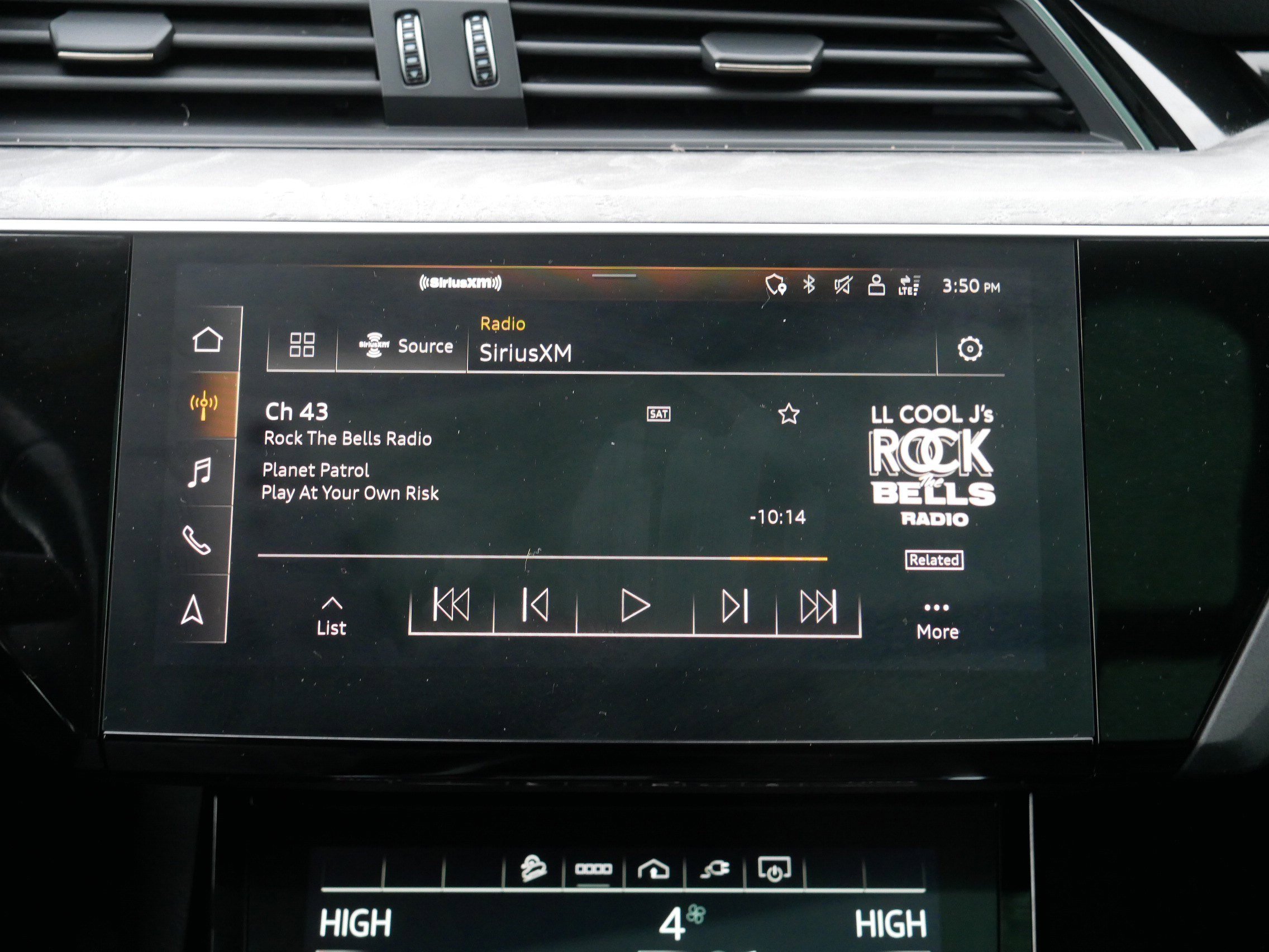 Used 2021 Audi e-tron Premium w/ Convenience Plus Package image 22