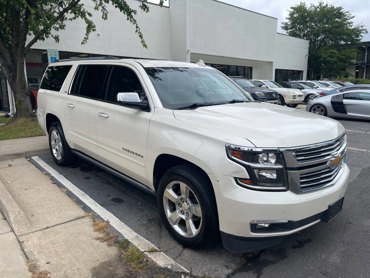 Used 2015 Chevrolet Suburban LTZ image 2