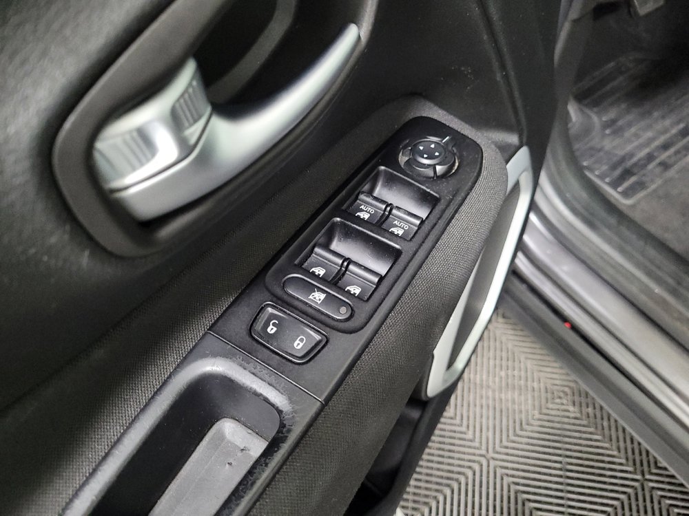 Used 2020 Jeep Renegade Latitude AWD/4WD image 27