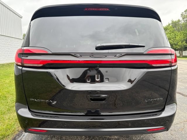 New 2027 Chrysler Pacifica Limited FWD image 15