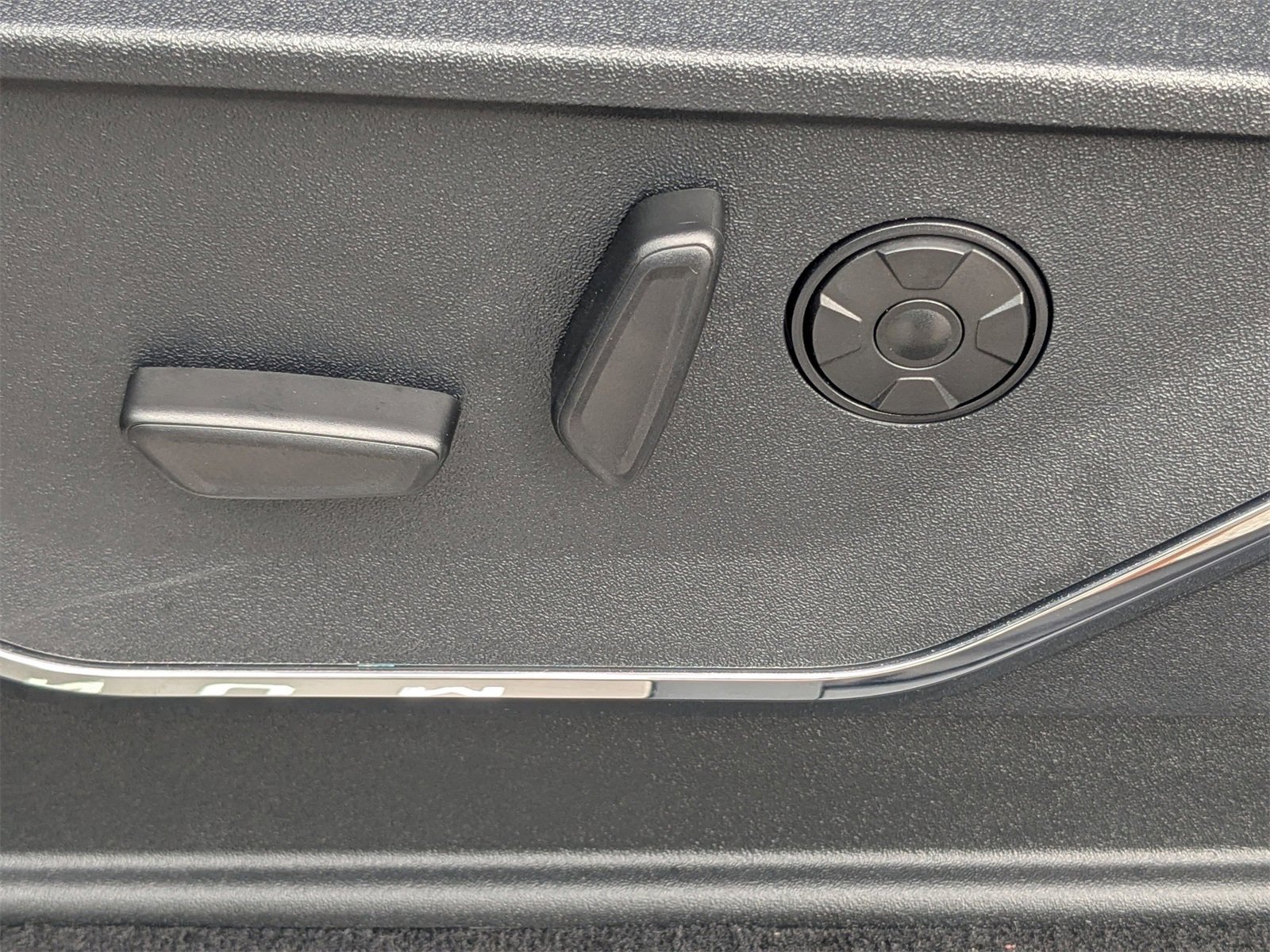 Used 2025 Ford F250 Platinum w/ FX4 Off-Road Package image 21