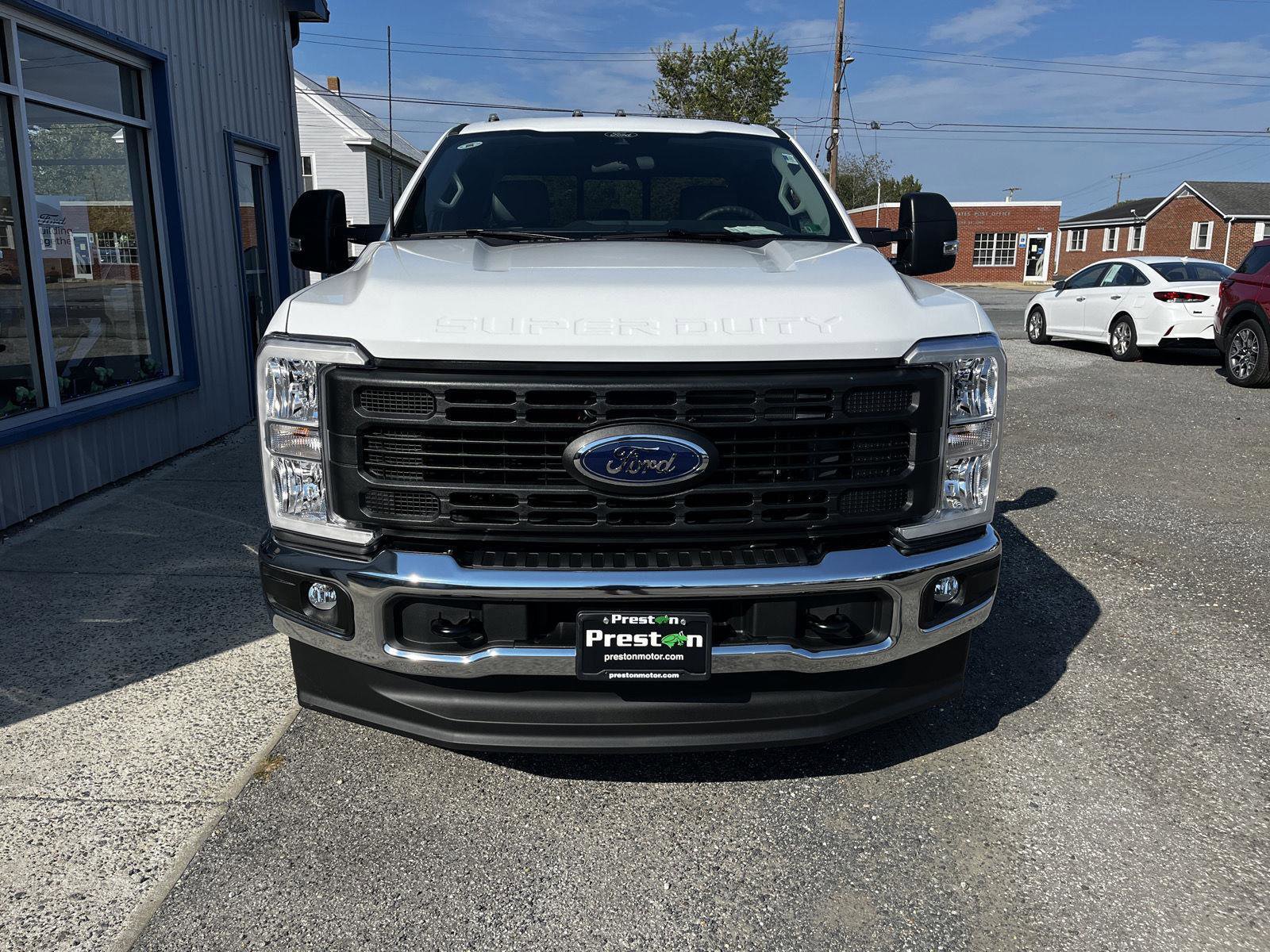 New 2026 Ford F250 XL w/ XL Chrome Package image 3