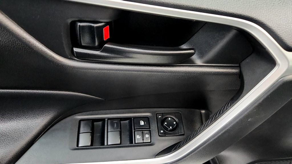 Certified 2024 Toyota RAV4 LE AWD/4WD image 23