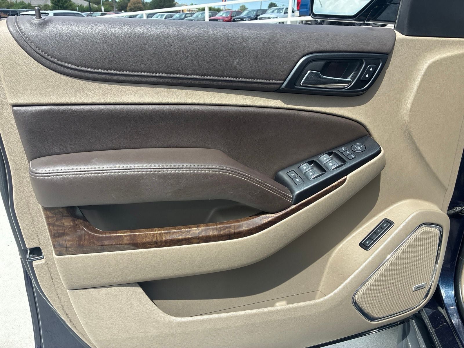 Used 2020 Chevrolet Tahoe LT w/ Luxury Package AWD/4WD image 16