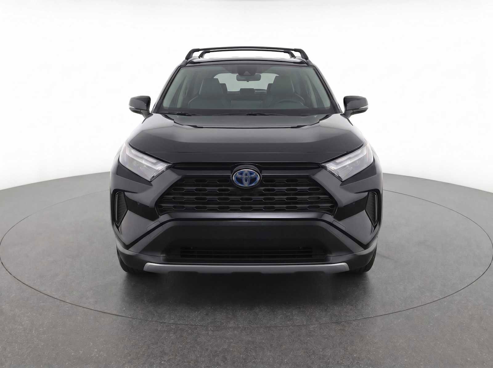 Used 2024 Toyota RAV4 SE w/ Convenience Package AWD/4WD image 2