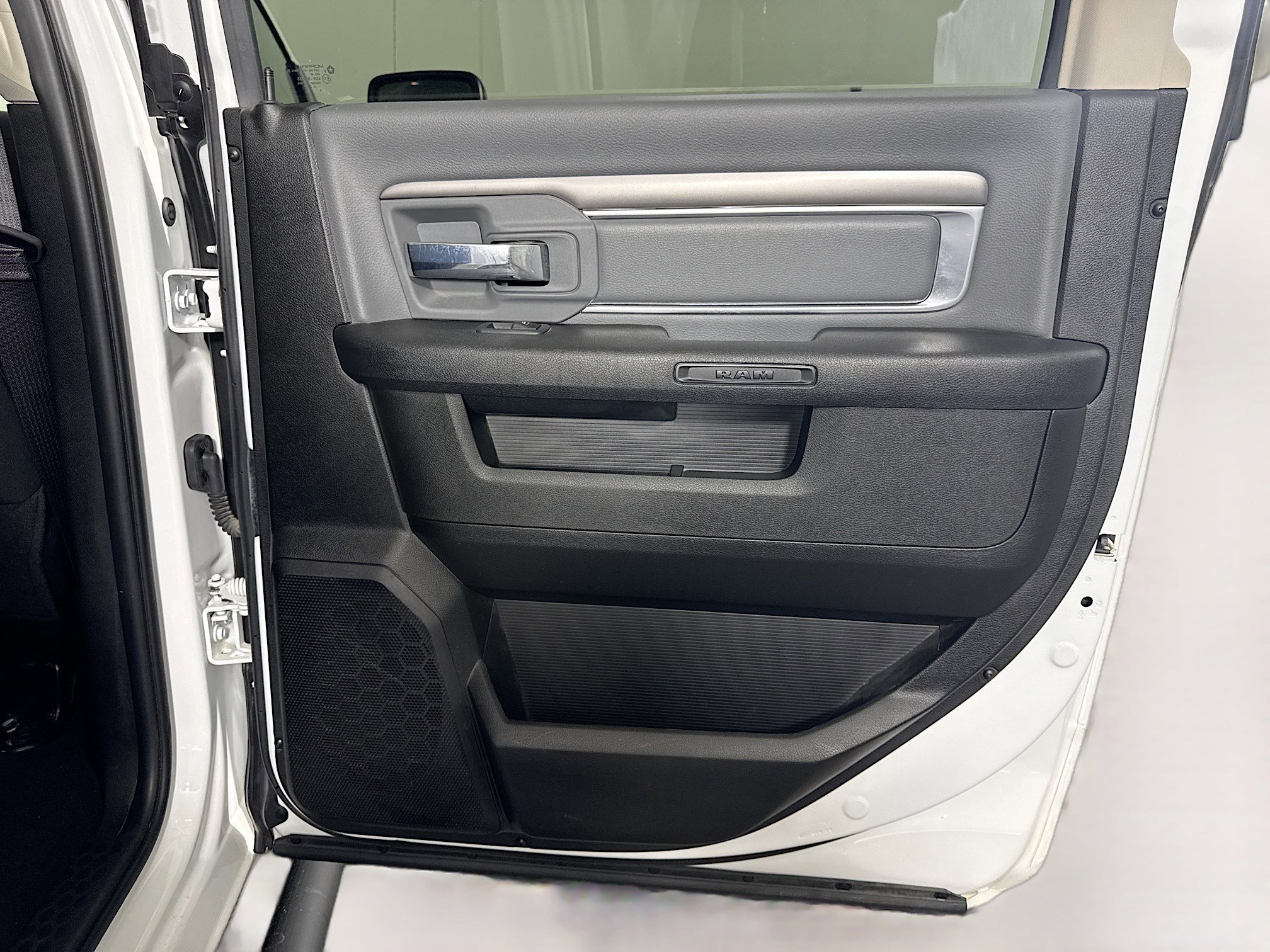 Used 2022 RAM 1500 Classic SLT image 27