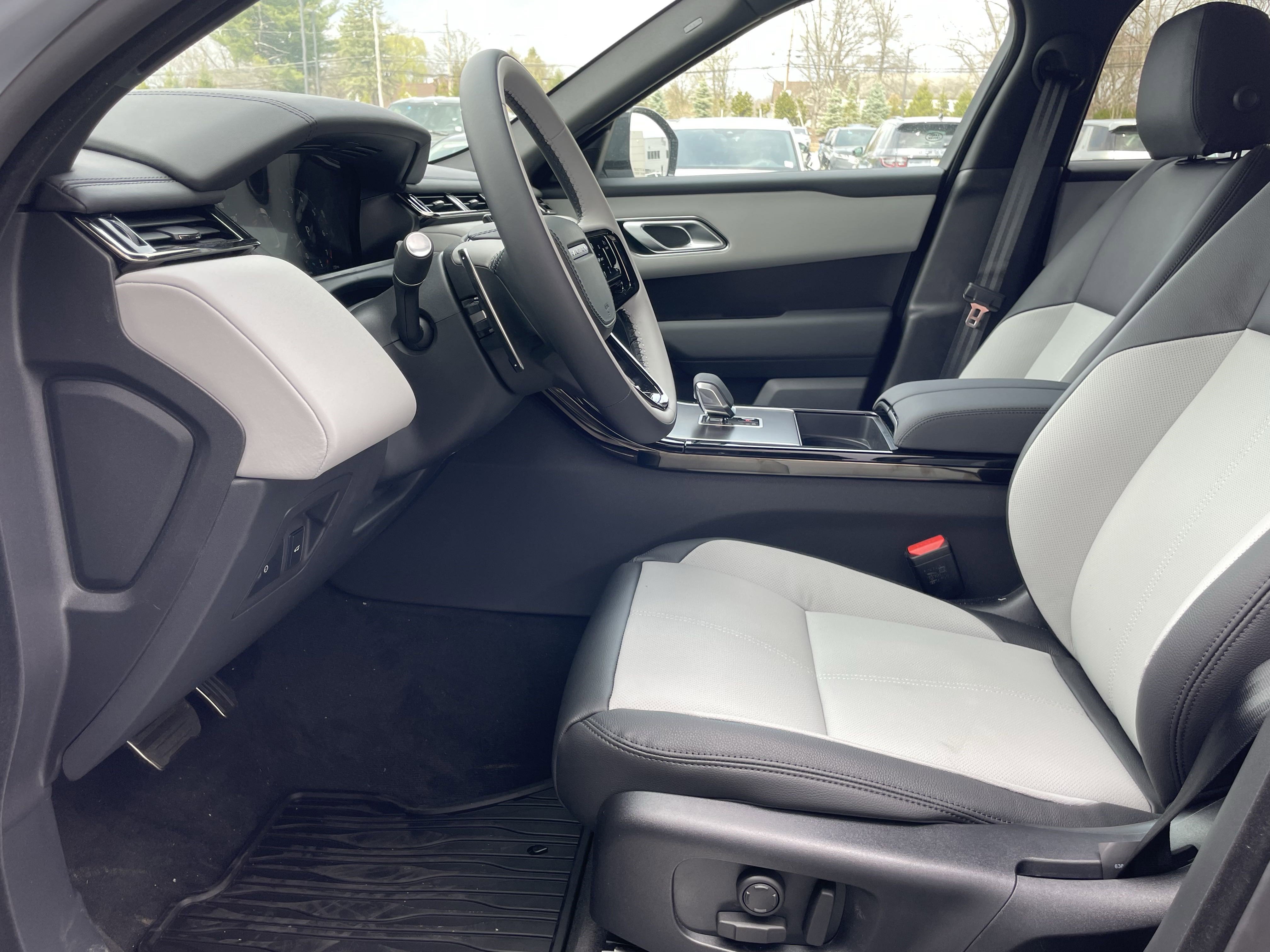 New 2026 Land Rover Range Rover Velar Dynamic SE image 14