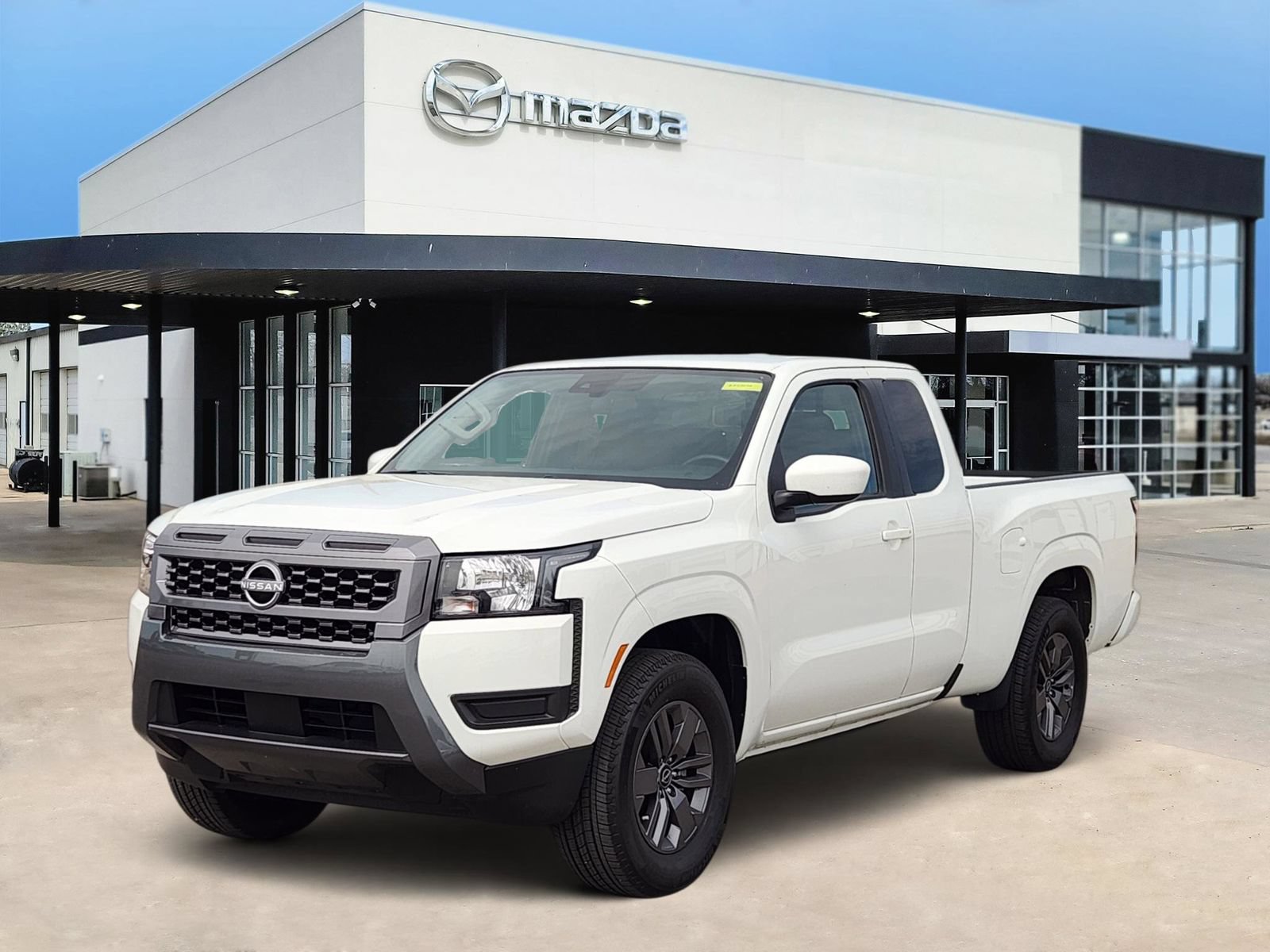 Used 2025 Nissan Frontier SV RWD image 2